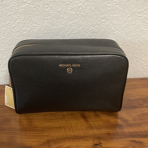 Michael Kors Jet Set Charm Large Leather Zip Travel Pouch - Picture 9 of 9